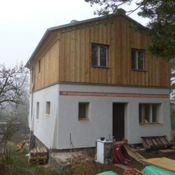 Ohleduplná přestavba z chaty na rodinný dům